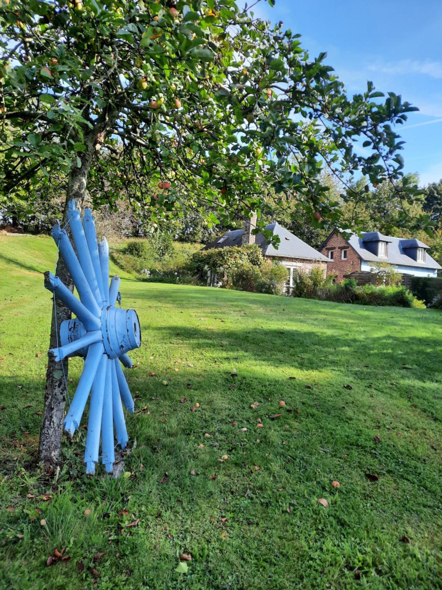 Les Petits Matins Bleus - Chambres D'Hotes "Les Pommiers" Sainte-Marguerite-de-Viette Buitenkant foto